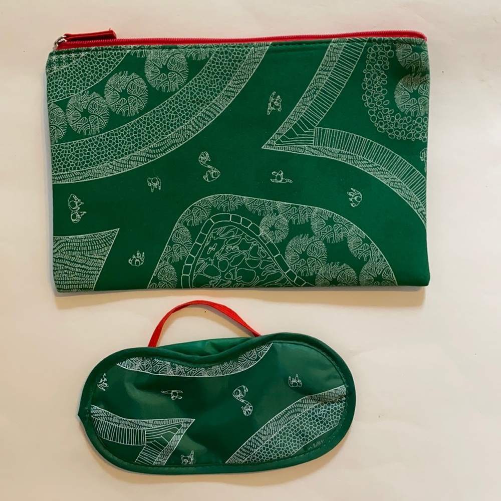 🌸🌹Host Pick!🎉Emirates Toiletry bag or  Cosmetic Bag wit eye mask